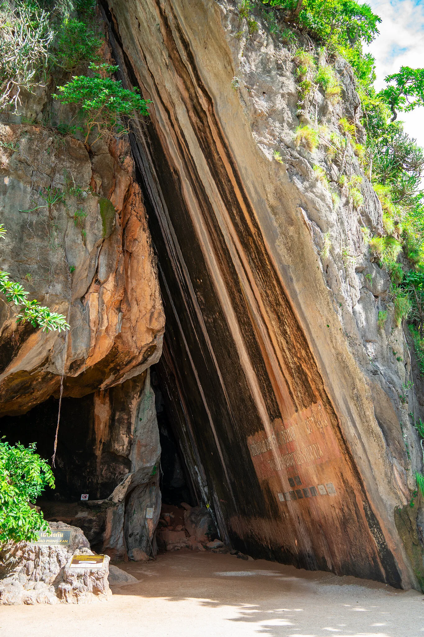 Leaning limestone rock face on James Bond Island (Khao Phing Kan) in Phang Nga Bay