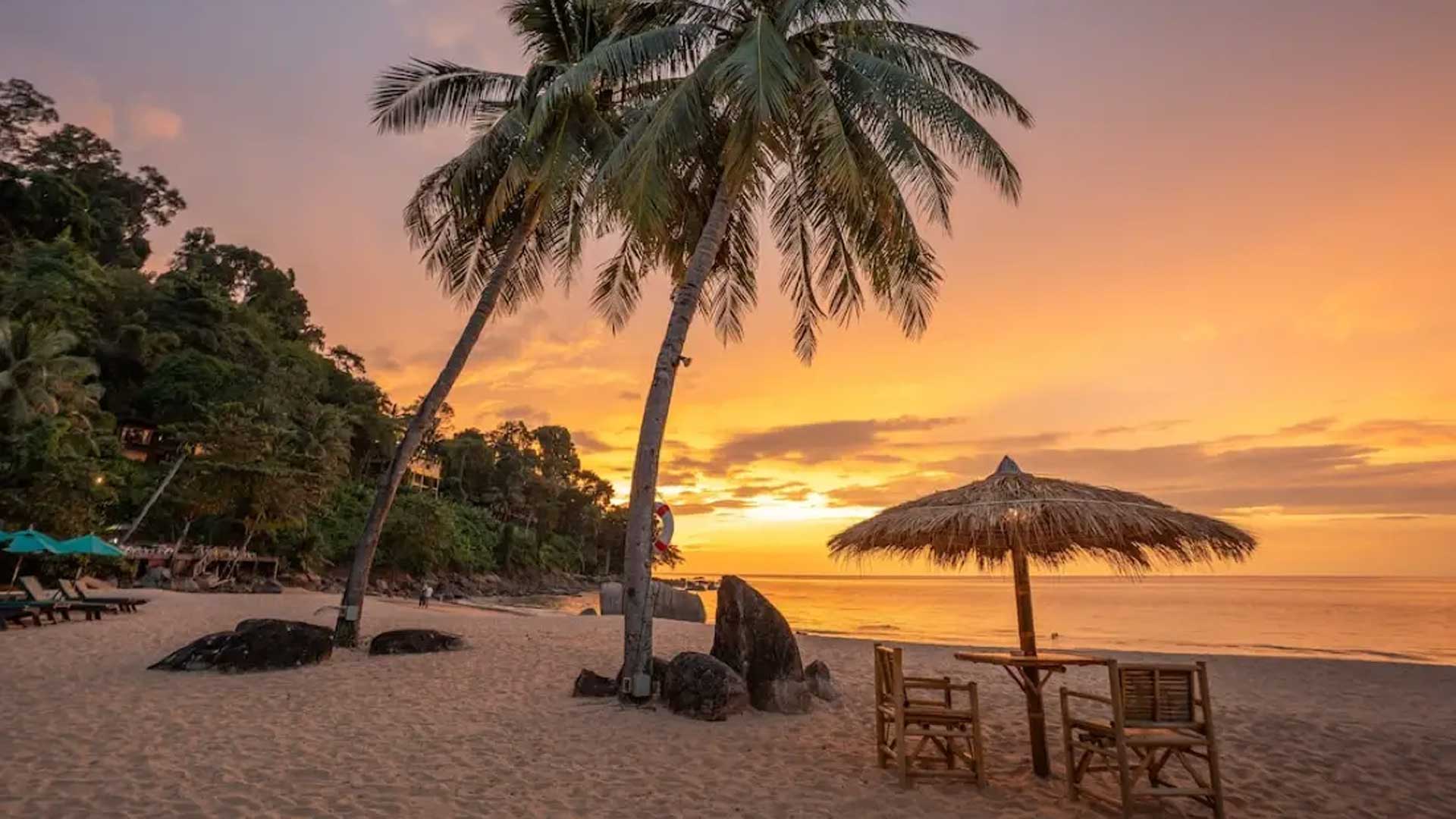 Sunset over the Andaman Sea on the Khao Lak coast — Sakhu