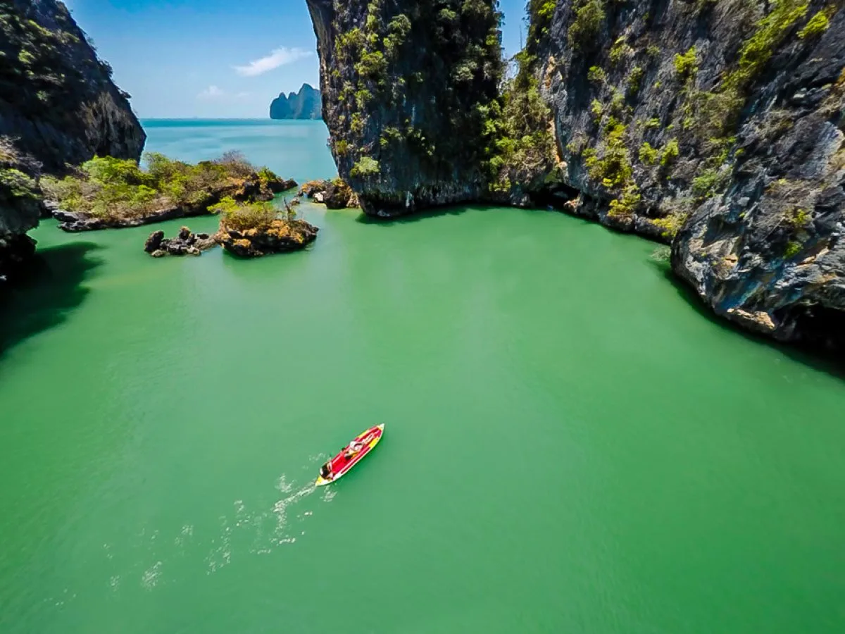 Sea canoe approaching the dramatic cliffs of Panak Island