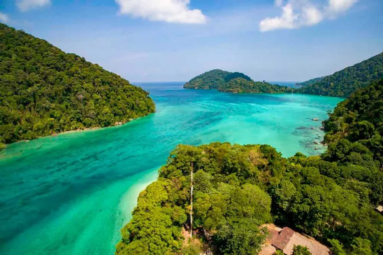 Excursion snorkeling îles Surin depuis Khao Lak – Récifs Coralliens & Village Moken