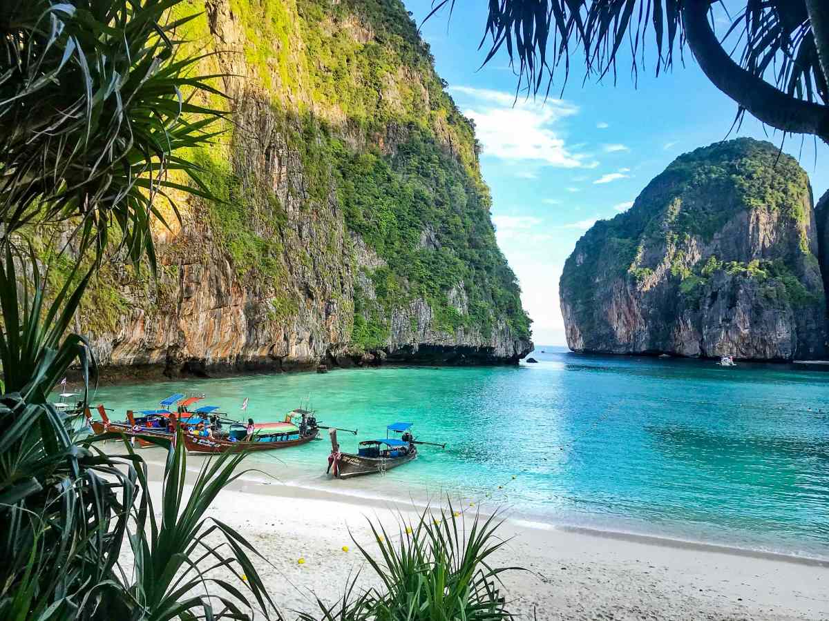 <span><i class="las la-shuttle-van"></i></span>  Abholung von Ihrem Hotel in der Region Khao Lak