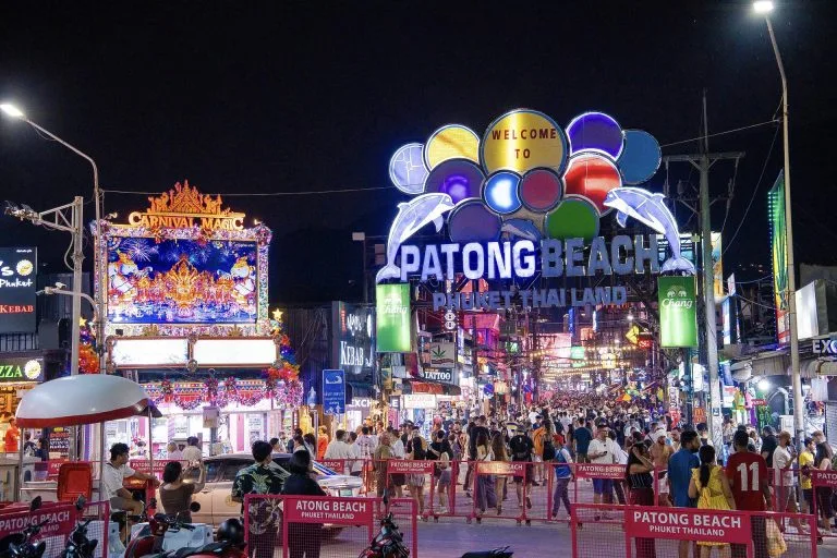 Vie nocturne de Patong – explore la scène de fête sauvage de Patong la nuit