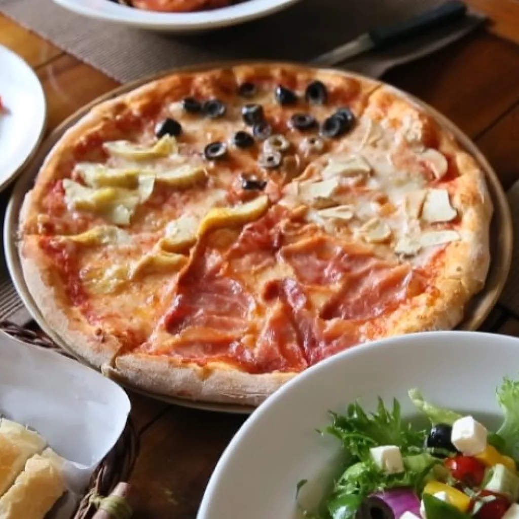 4 Season Stagion Pizza Restaurant in Khao Lak