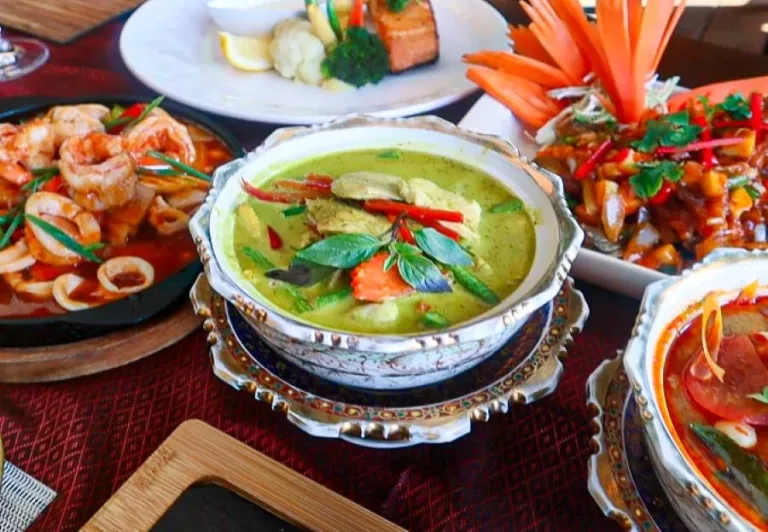 Chang Thong Restaurant Khao Lak - Chang Thong Restaurant Green Curry With Coconut Milk Soup Jpg Chang Thong Restaurant - Green Curry With Coconut Milk Soup