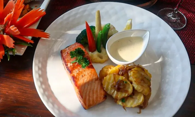 Chang Thong Restaurant Khao Lak - Chang Thong Restaurant Salmon Steak Jpg Chang Thong Restaurant - Salmon Steak