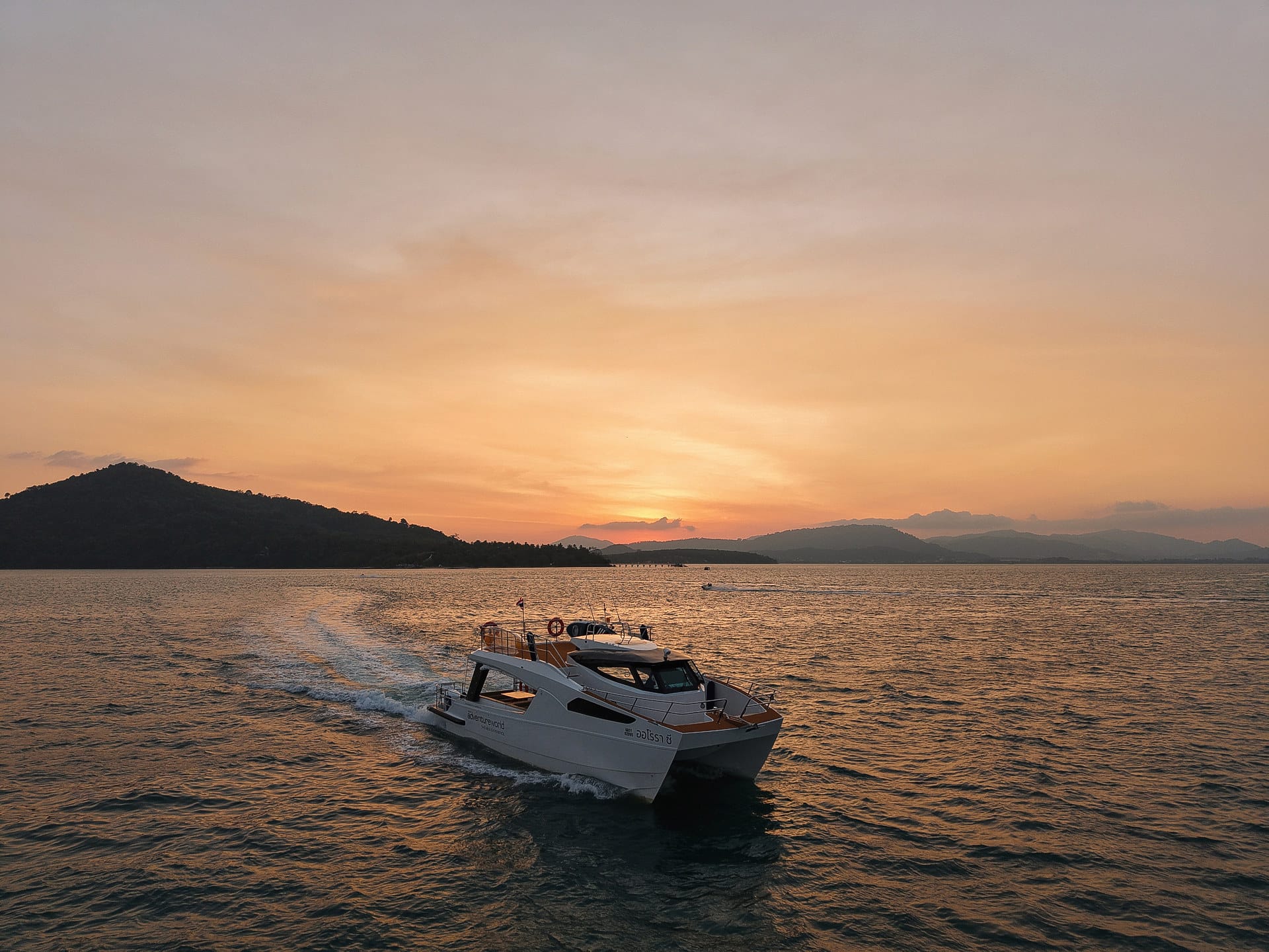 Phang Nga Bucht Sonnenuntergang: Katamaran-Kreuzfahrt ab Khao Lak